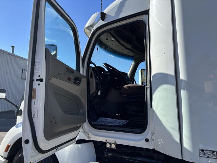 2022 Peterbilt 579 — photo 18