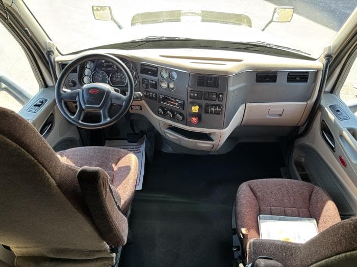 2022 Peterbilt 579 — photo 19
