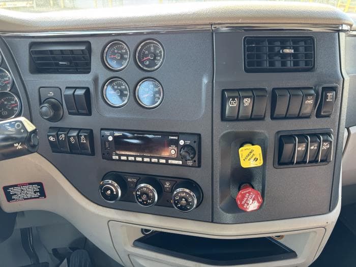 2022 Peterbilt 579 — photo 21