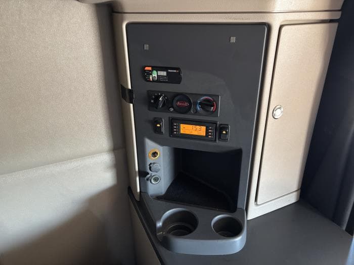 2022 Peterbilt 579 — photo 28