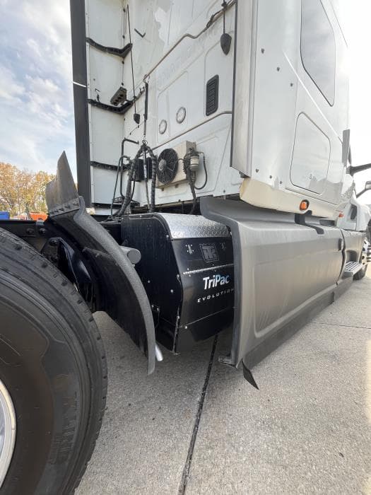 2021 International LT — photo 6