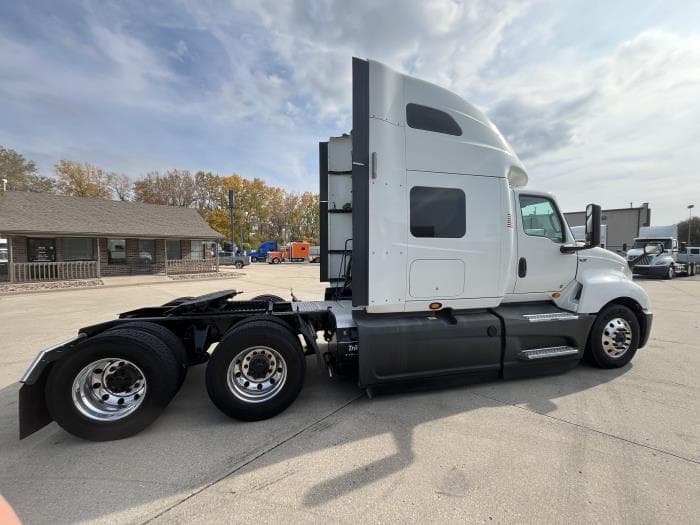 2021 International LT — photo 7