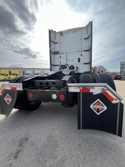 2021 International LT — photo 4