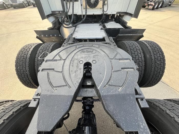 2021 International LT — photo 5