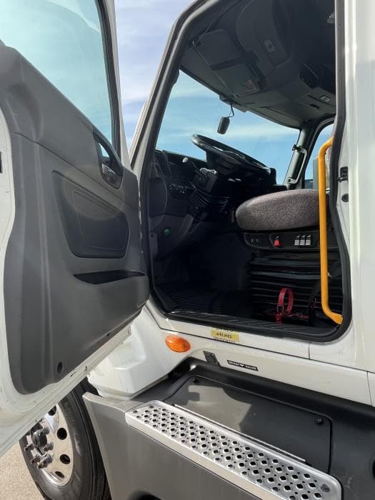 2021 International LT — photo 11