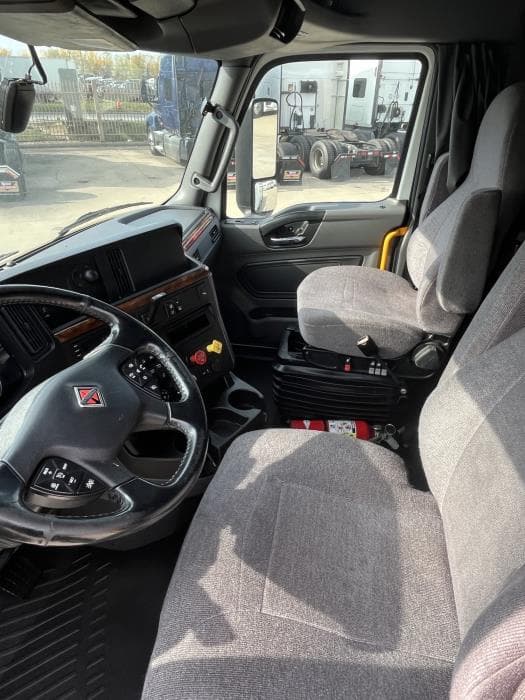 2021 International LT — photo 12