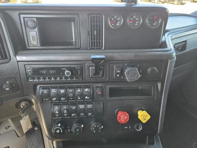 2024 International LT — photo 14