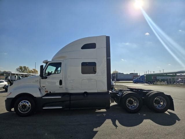 2024 International LT — photo 7