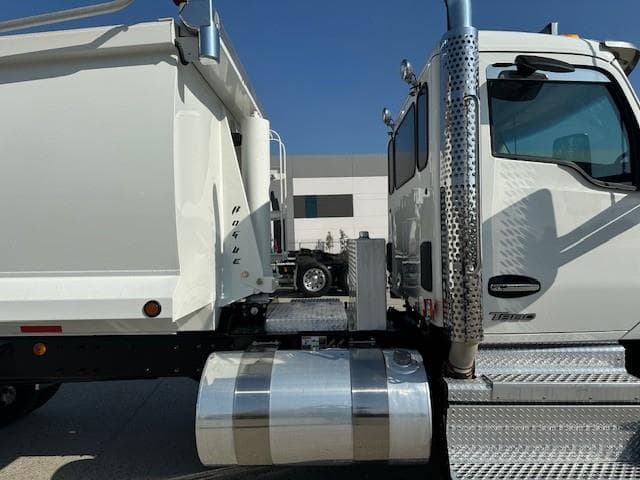 2023 Kenworth T880 — photo 9