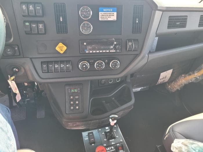 2026 Peterbilt 548 — photo 10