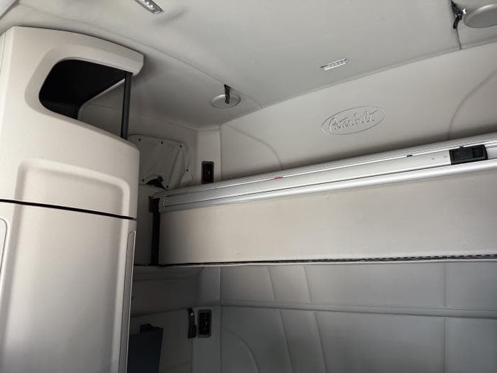 2022 Peterbilt 579 — photo 8
