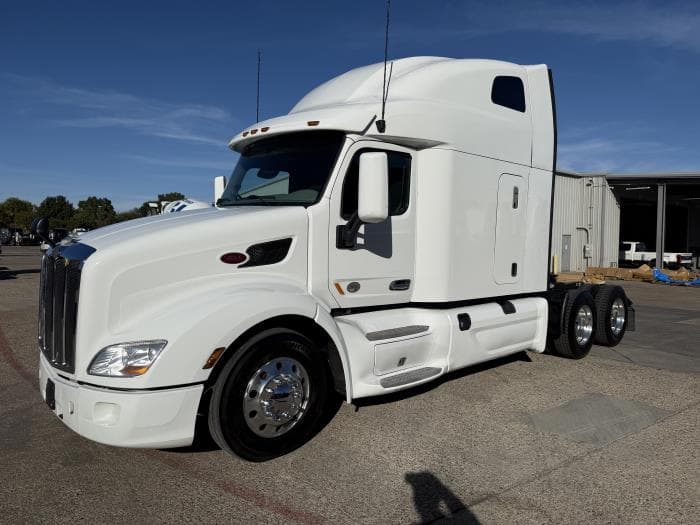 2022 Peterbilt 579 — photo 2