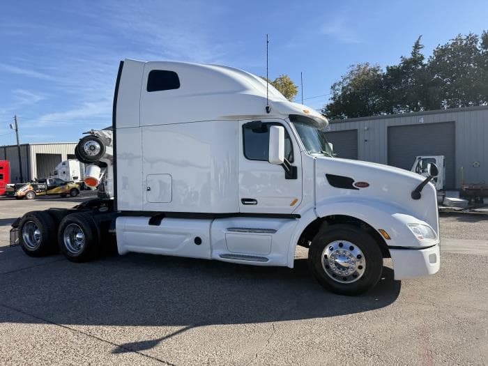 2022 Peterbilt 579 — photo 27