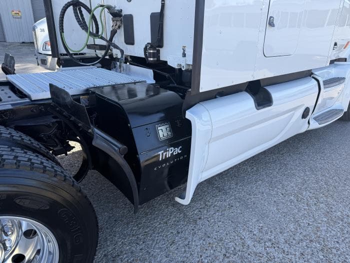 2022 Peterbilt 579 — photo 33