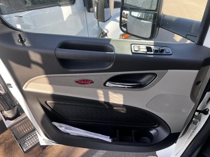 2026 Peterbilt 567 — photo 17