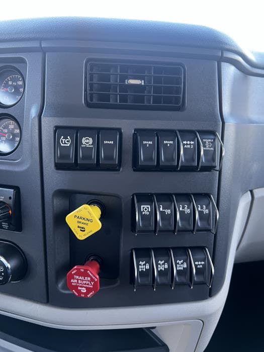 2026 Peterbilt 567 — photo 22