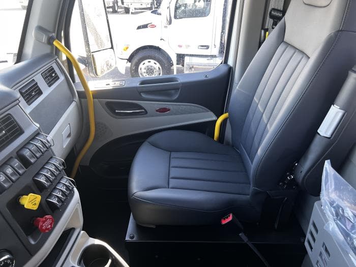 2026 Peterbilt 567 — photo 25