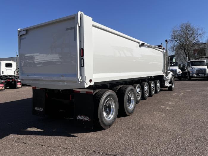 2026 Peterbilt 567 — photo 9