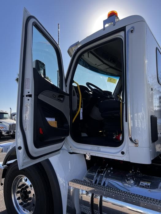 2026 Peterbilt 567 — photo 16