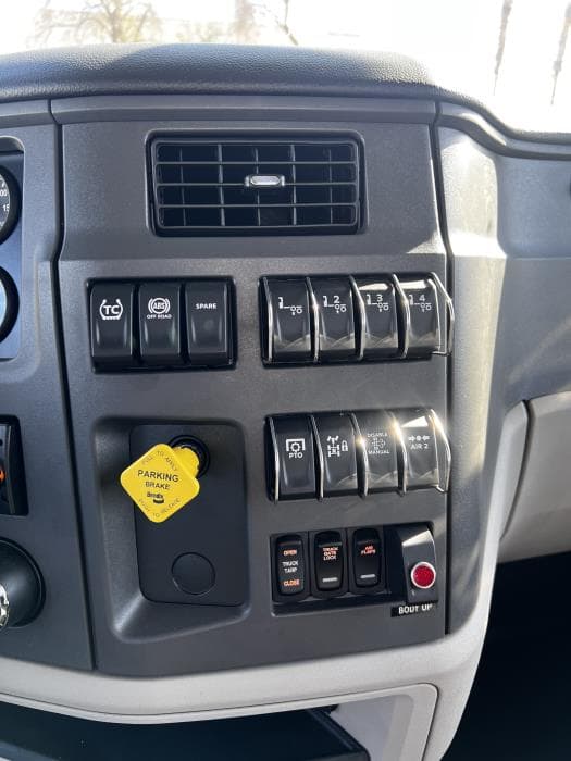 2026 Peterbilt 567 — photo 23