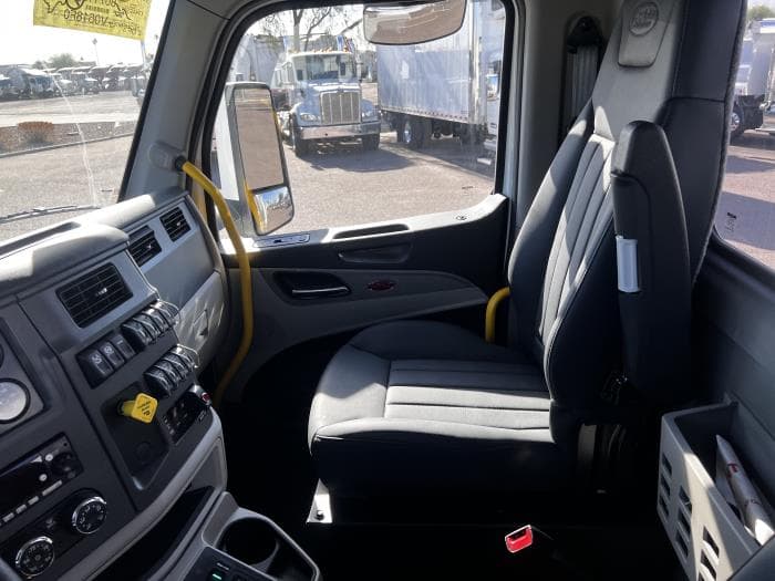 2026 Peterbilt 567 — photo 19
