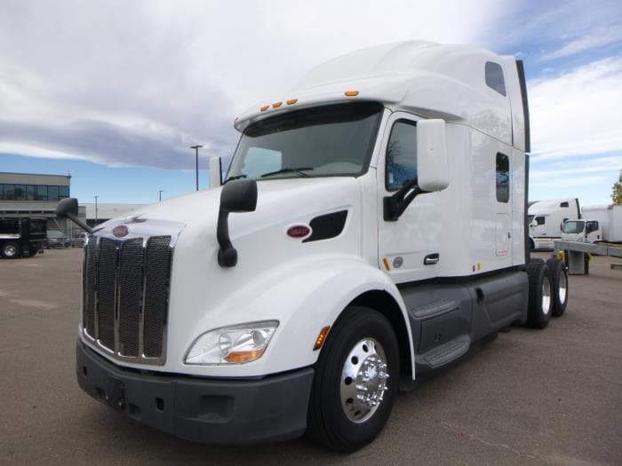 2021 Peterbilt 579 — photo 2