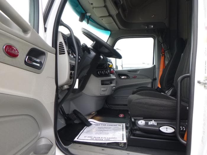 2021 Peterbilt 579 — photo 12