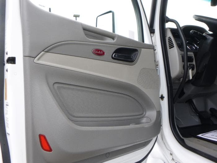 2021 Peterbilt 579 — photo 13