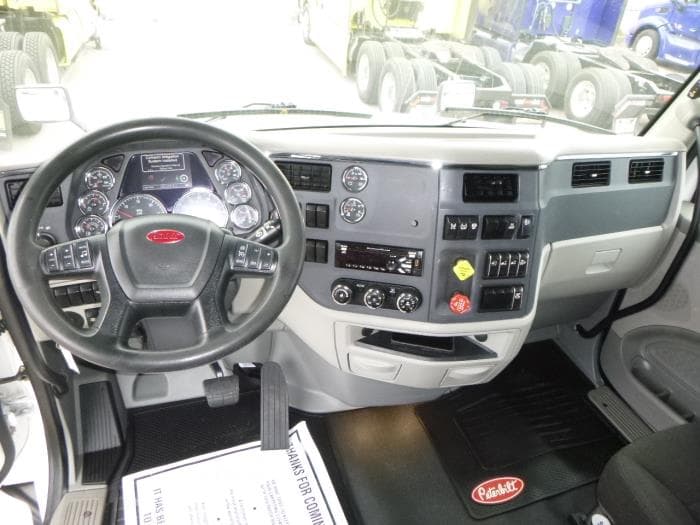 2021 Peterbilt 579 — photo 14
