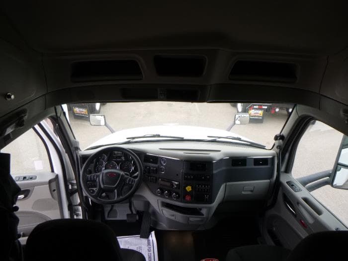 2021 Peterbilt 579 — photo 21