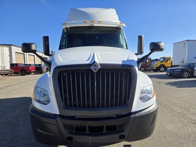 2023 International LT — photo 3