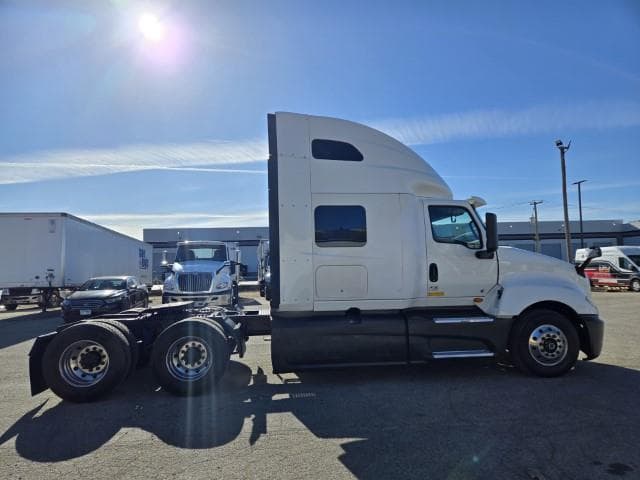 2023 International LT — photo 5