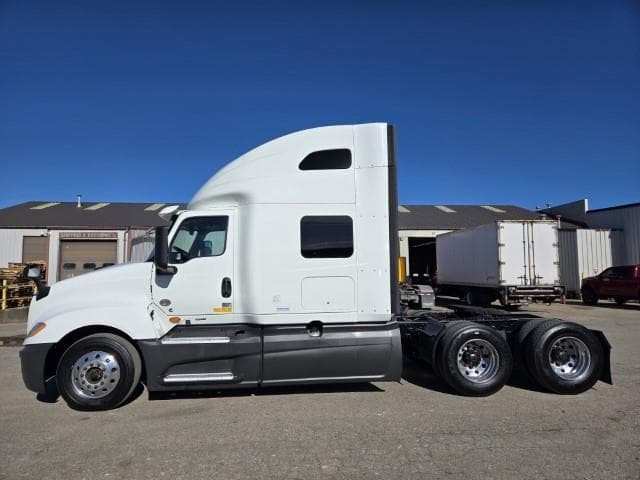 2023 International LT — photo 7
