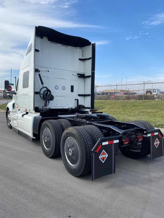 2026 International LT — photo 4