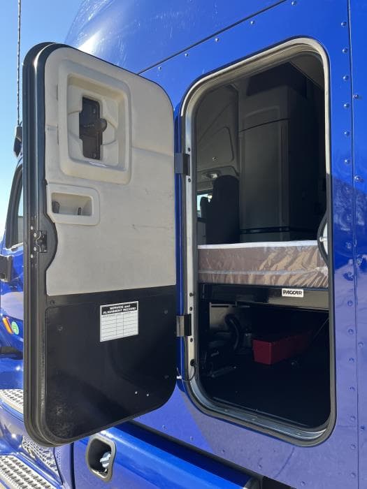 2022 Peterbilt 579 — photo 4