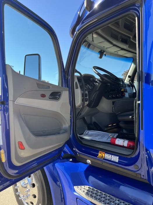 2022 Peterbilt 579 — photo 13