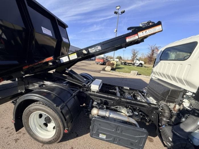 2025 Isuzu NRR — photo 12