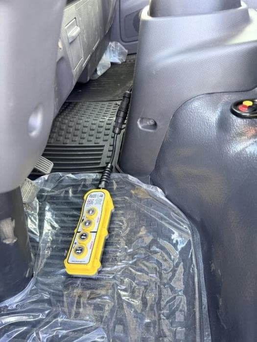 2025 Isuzu NRR — photo 15