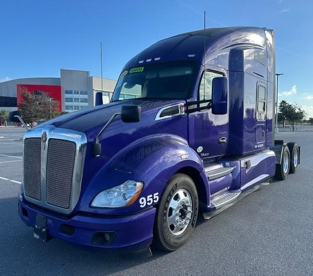 2021 Kenworth T680 — photo 2