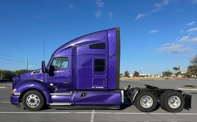 2021 Kenworth T680 — photo 9