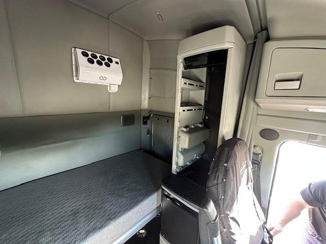 2021 Kenworth T680 — photo 14