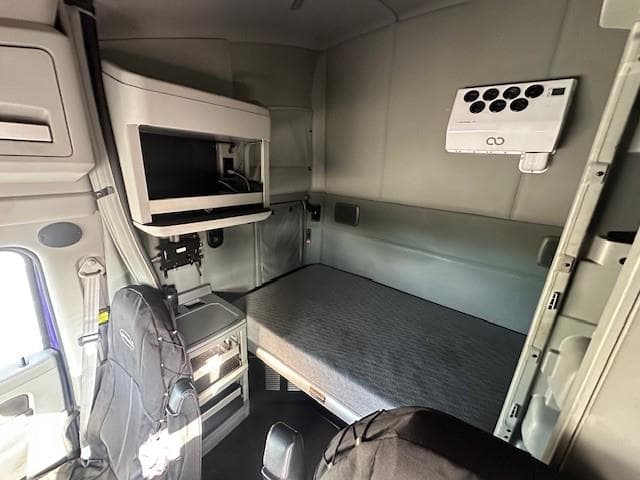 2021 Kenworth T680 — photo 15