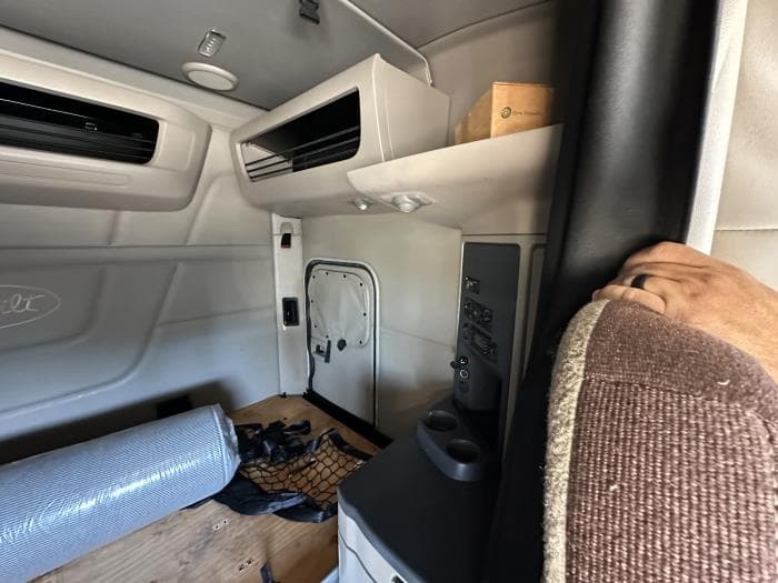 2022 Peterbilt 579 — photo 10