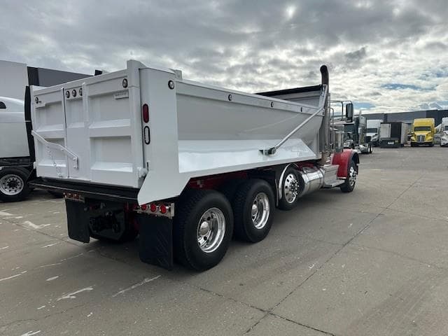 2023 Peterbilt 389 — photo 13