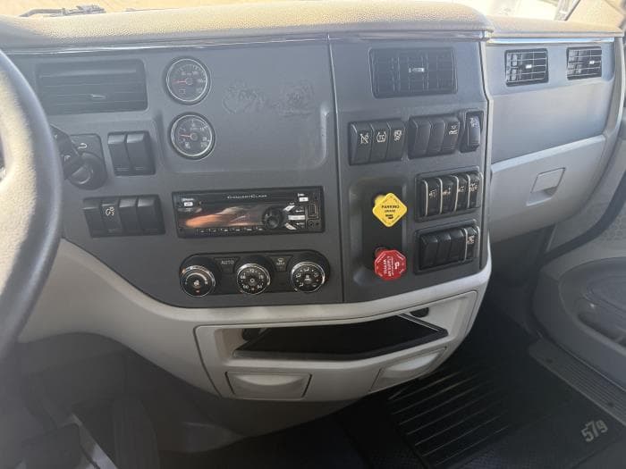 2021 Peterbilt 579 — photo 6