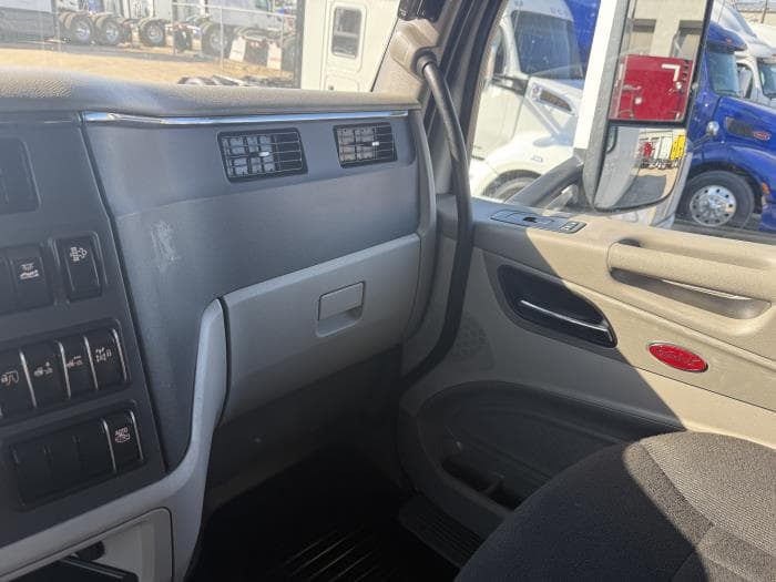 2021 Peterbilt 579 — photo 7