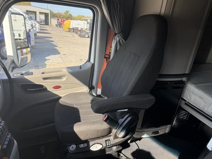 2021 Peterbilt 579 — photo 8
