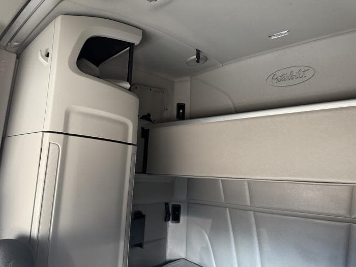 2021 Peterbilt 579 — photo 10