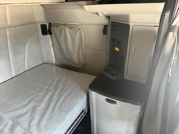 2021 Peterbilt 579 — photo 13