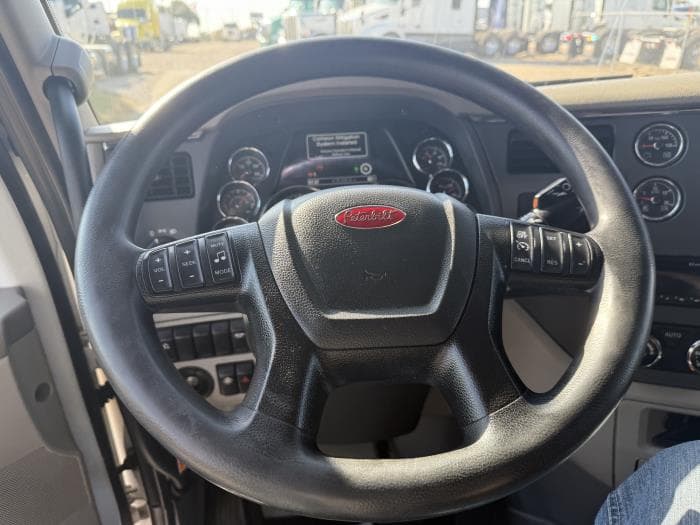 2021 Peterbilt 579 — photo 16